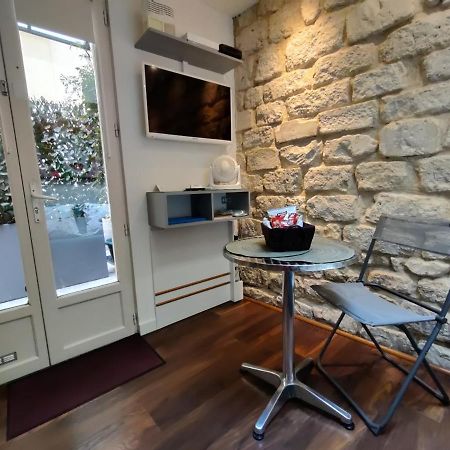 Romantic Tiny House Inside Montmartre Paříž Exteriér fotografie