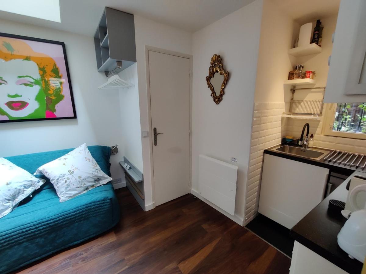 Romantic Tiny House Inside Montmartre Paříž Exteriér fotografie